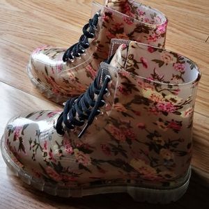 RAIN BOOTS SIZE 8 floral design